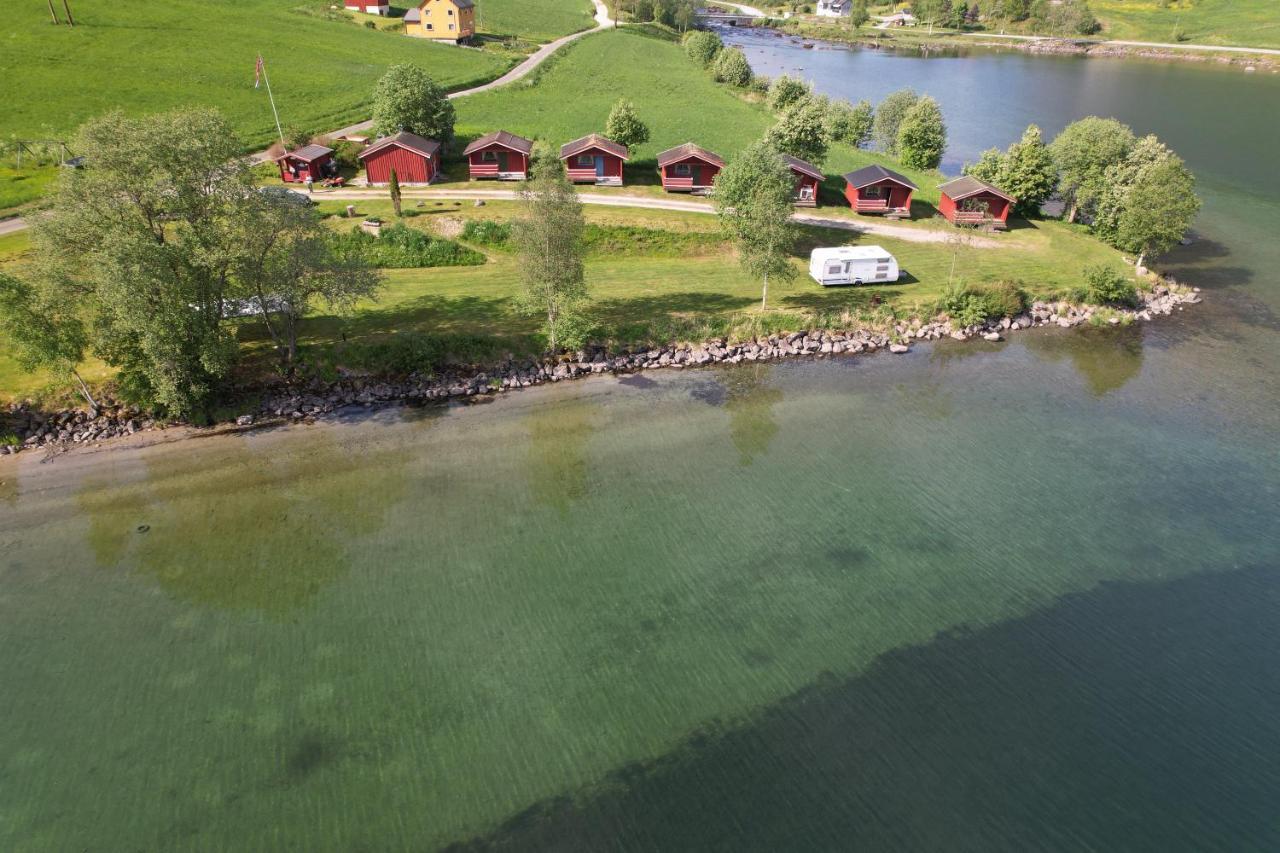 Hotel Loken Camping - Trivelig Og Idyllisk Ved Vannet Olden Exterior foto