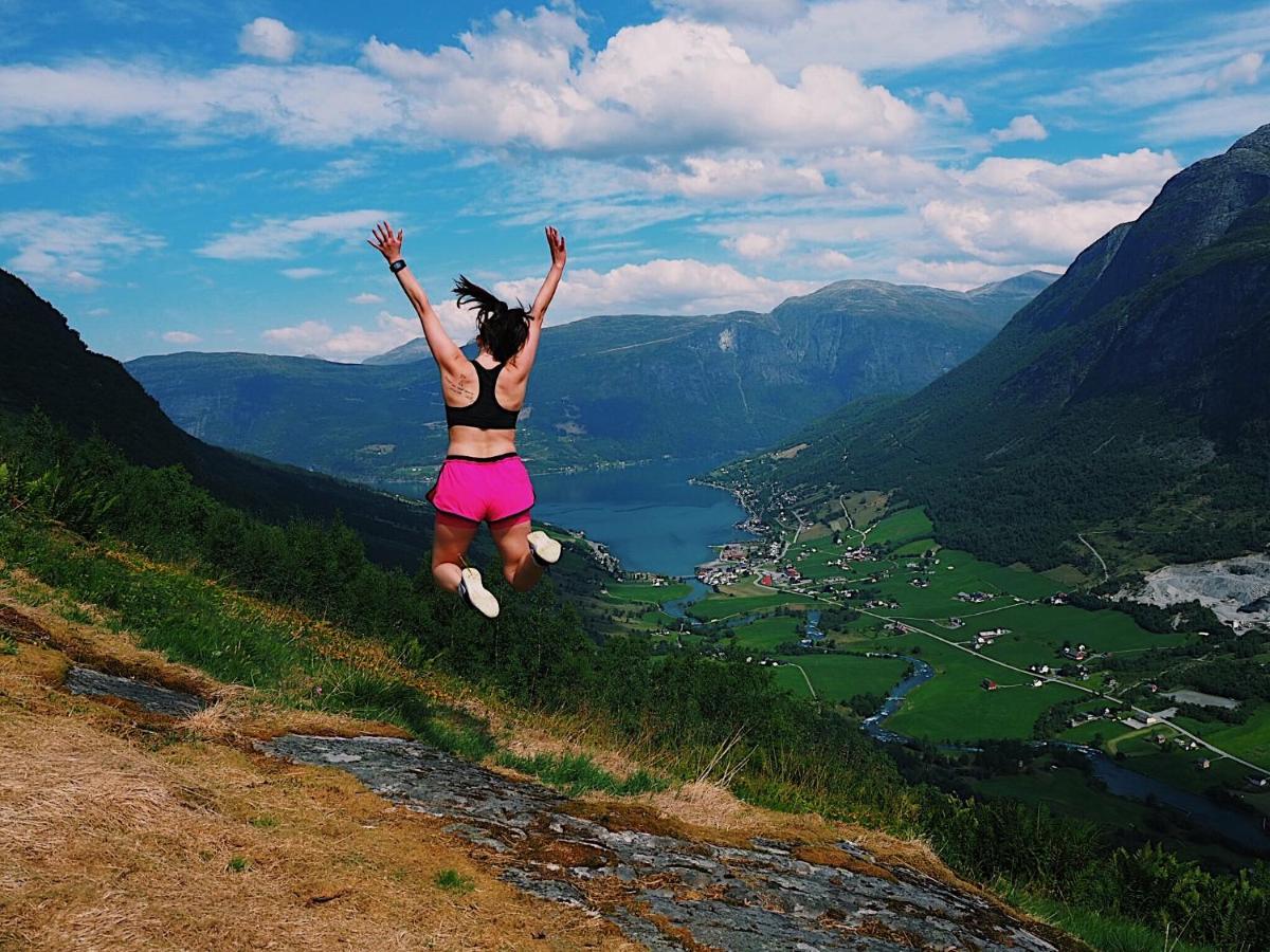 Hotel Loken Camping - Trivelig Og Idyllisk Ved Vannet Olden Exterior foto
