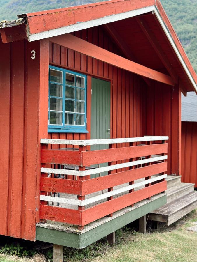 Hotel Loken Camping - Trivelig Og Idyllisk Ved Vannet Olden Exterior foto