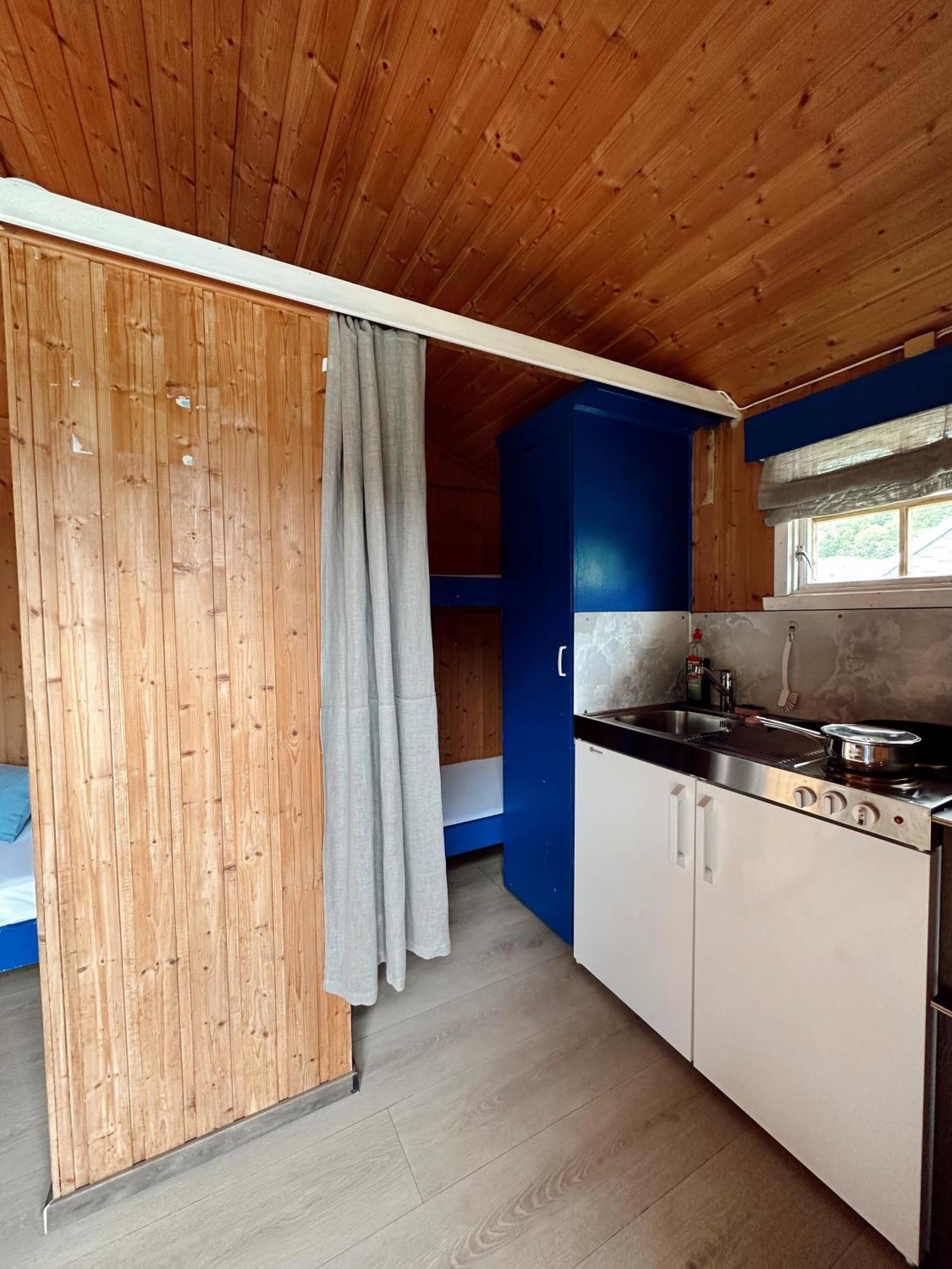 Hotel Loken Camping - Trivelig Og Idyllisk Ved Vannet Olden Exterior foto
